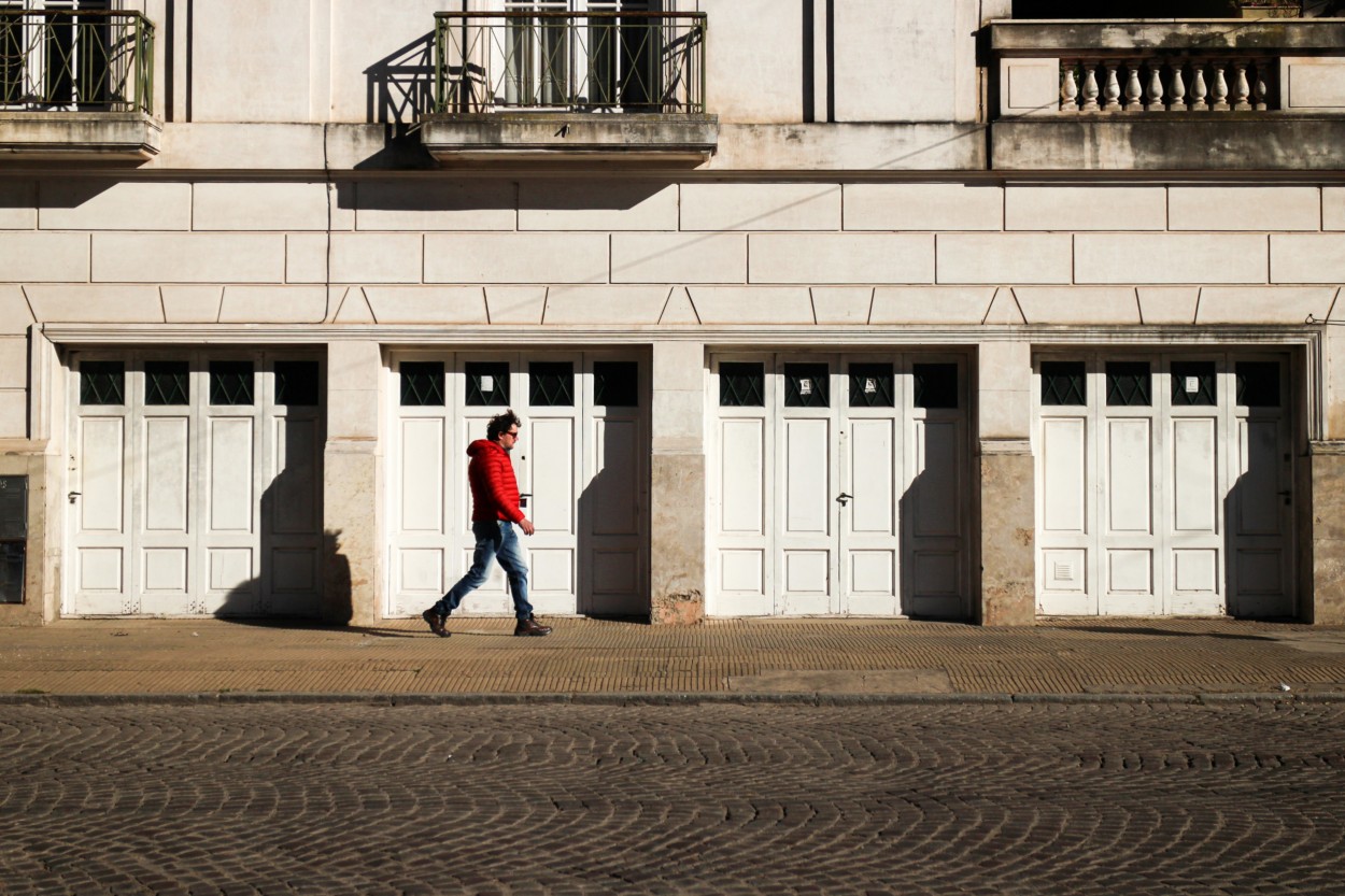 "Walking" de Marzioni Martn Luis