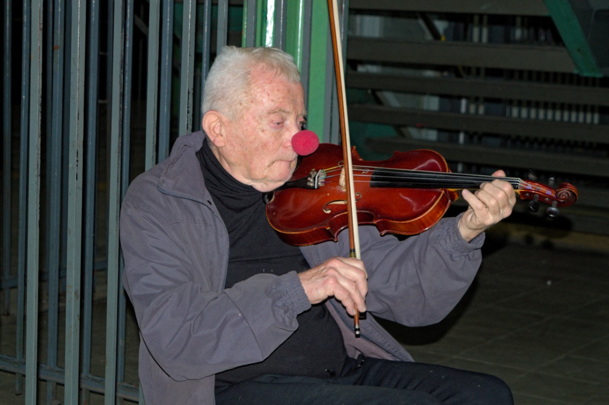 "Violinista payaso" de Claudio H. Fioretti
