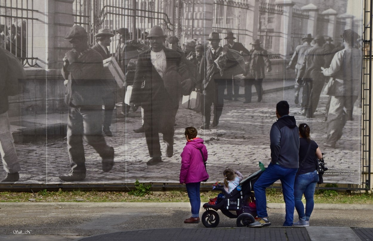 "Mirando el pasado" de Ramon Salinas