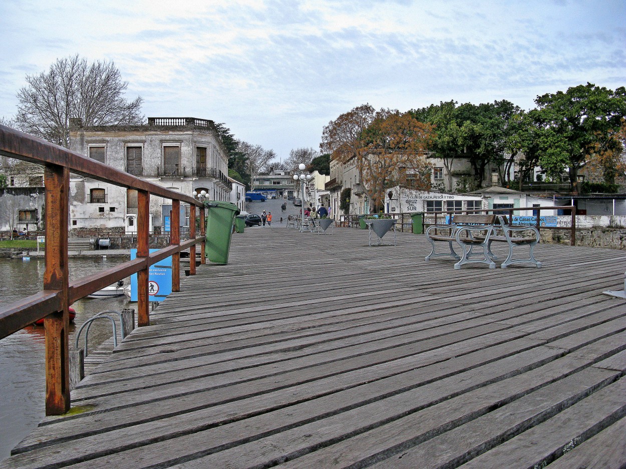 "El muelle viejo" de Jorge Zanguitu Fernandez