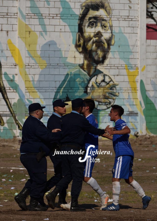 "san messi rogando" de Juan Jose Mazzeo