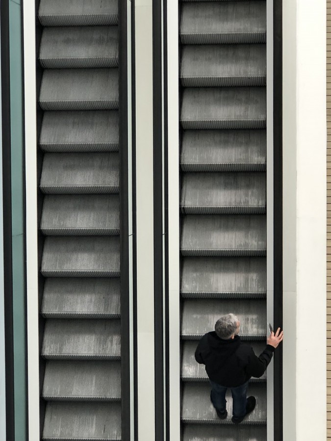 "Elegancia en la Escalera" de Laura Szapiro