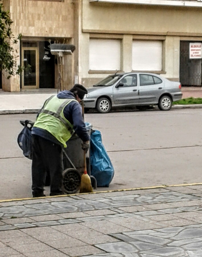 "Haciendo limpieza" de Isabel Corbera