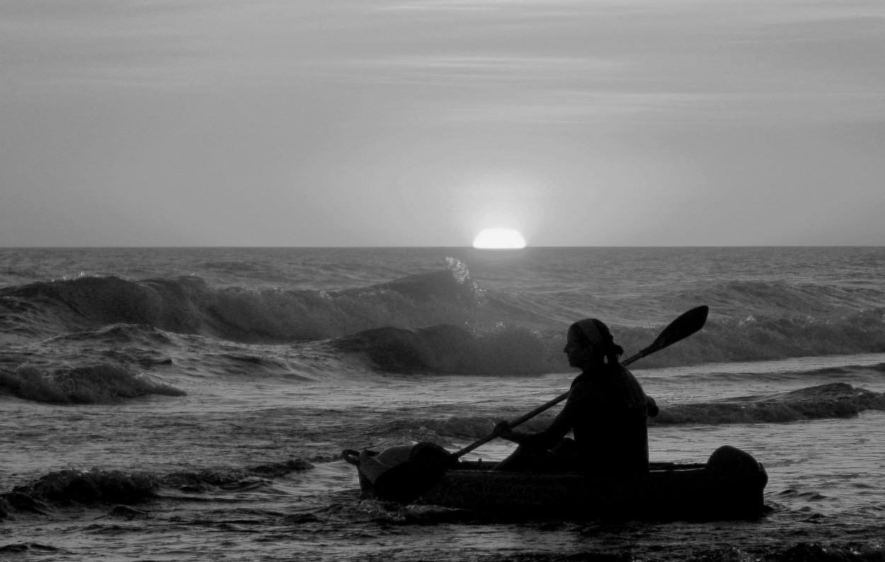 "Enfrentar las olas" de Jorge Zanguitu Fernandez