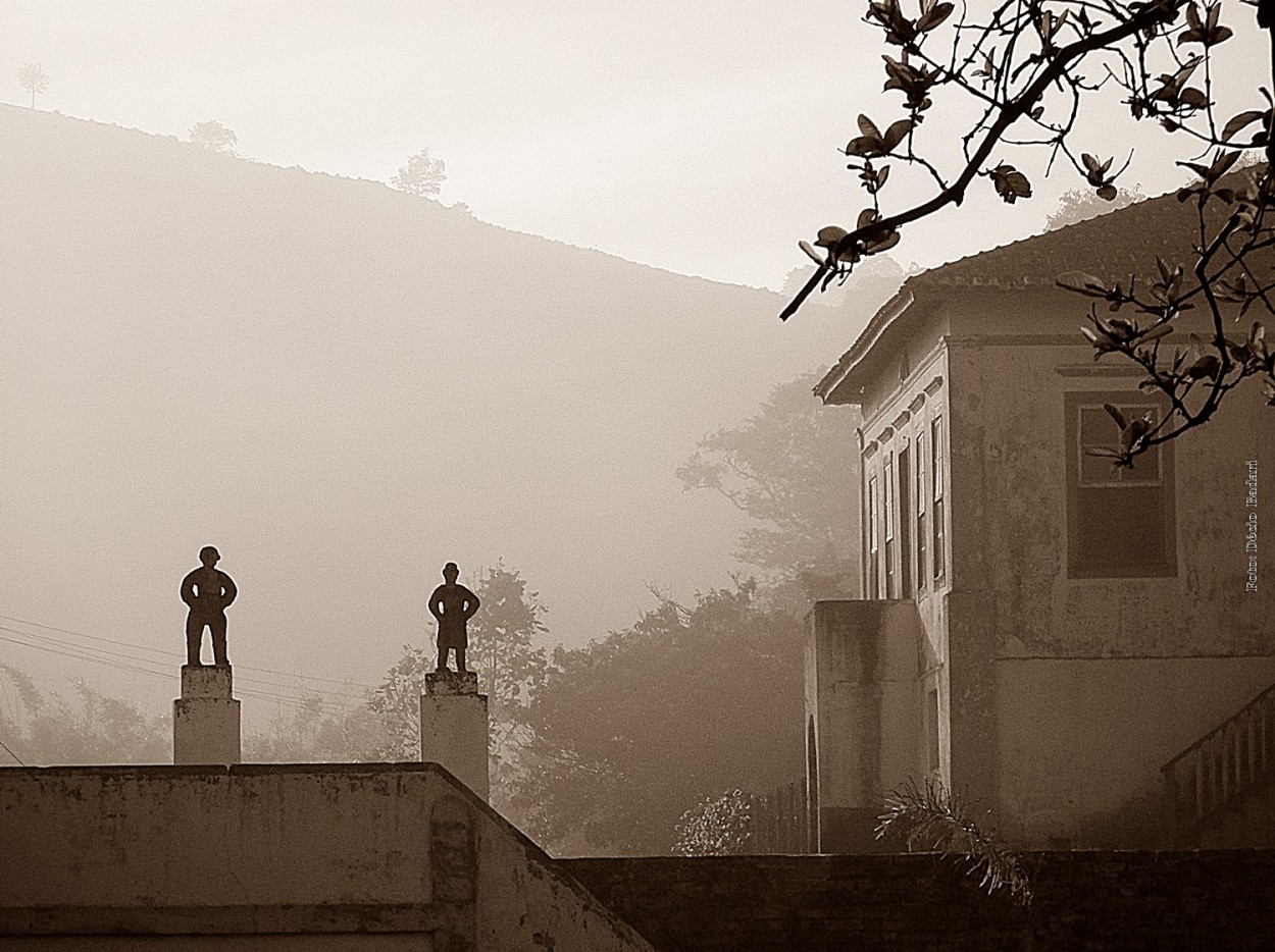 "Manh no campo, um olhar na velha fazenda......" de Decio Badari