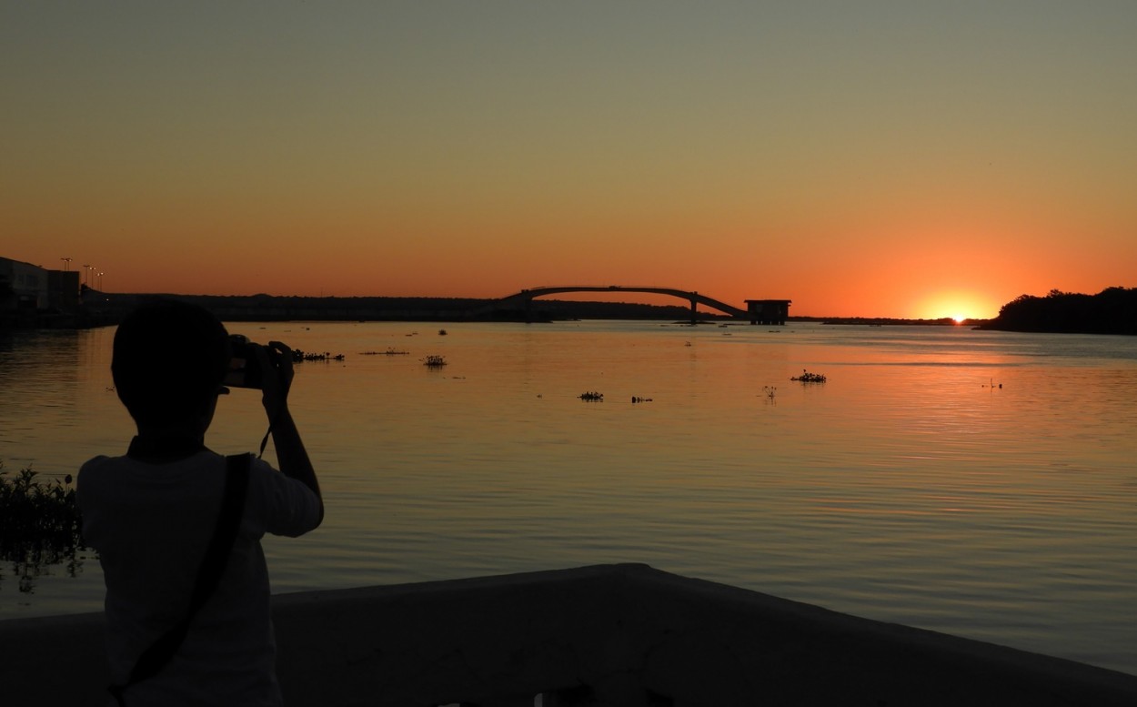 "As primeiras lies, meu neto Isaac e o Por do Sol" de Decio Badari