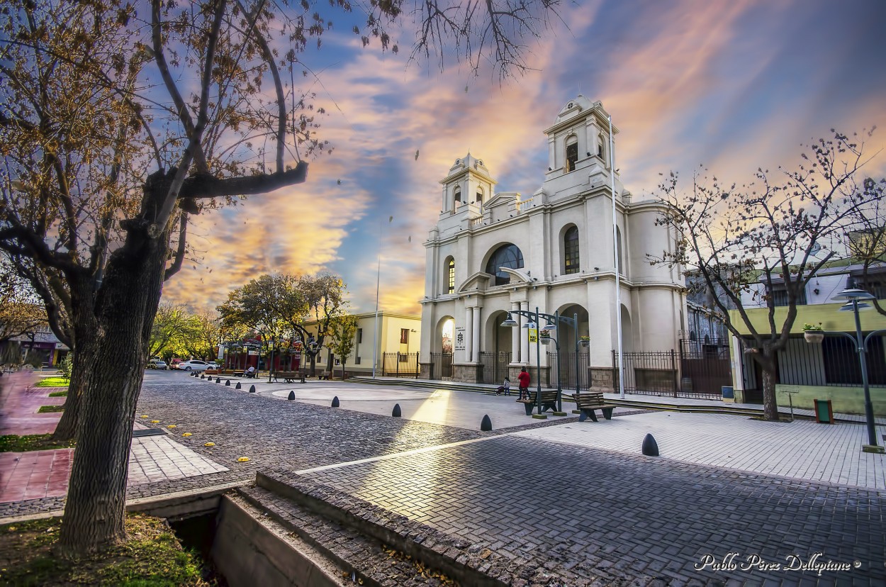 "Basilica de Lujan de Cuyo" de Pablo Perez Dellepiane