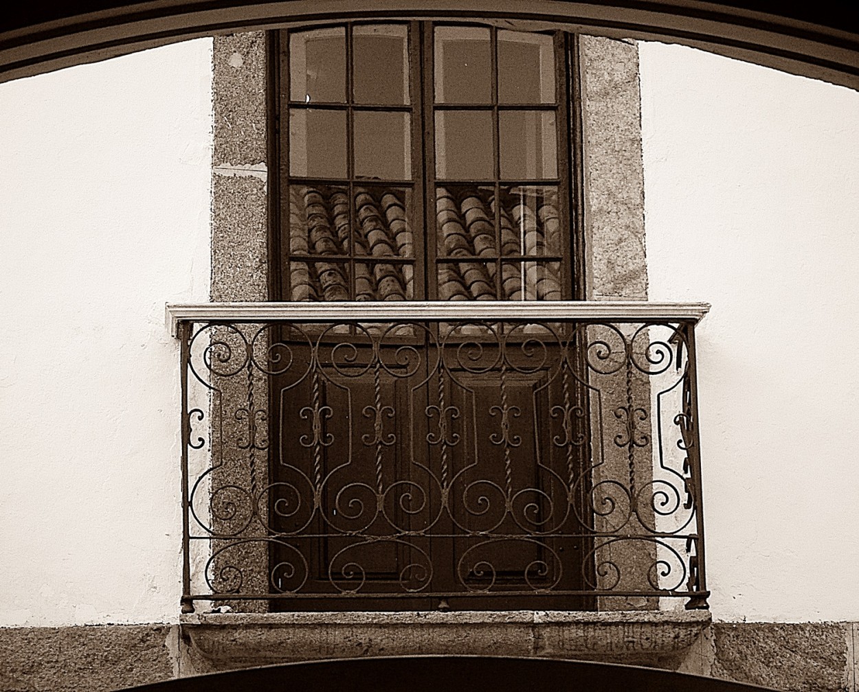 "A simetria do estilo colonial e os reflexos!" de Decio Badari