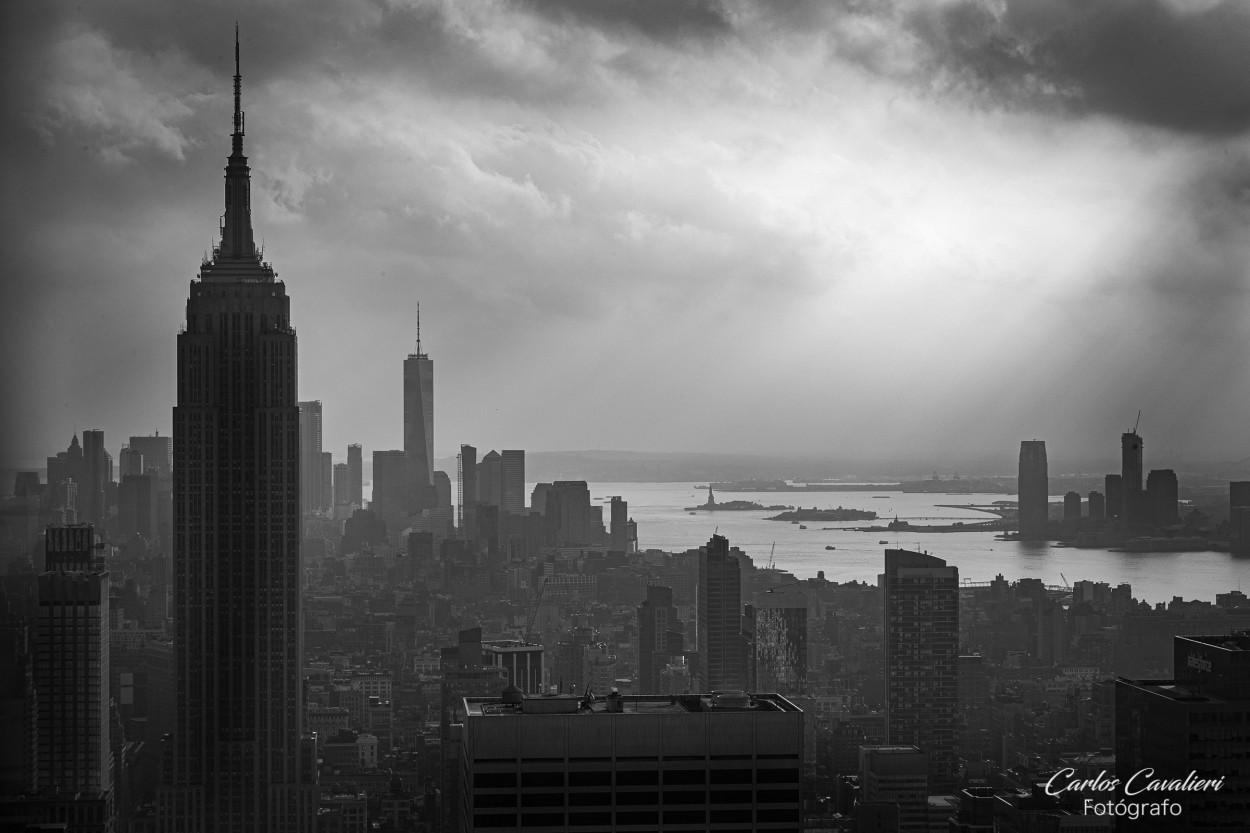 "El Atardecer de una gran Ciudad..." de Carlos Cavalieri