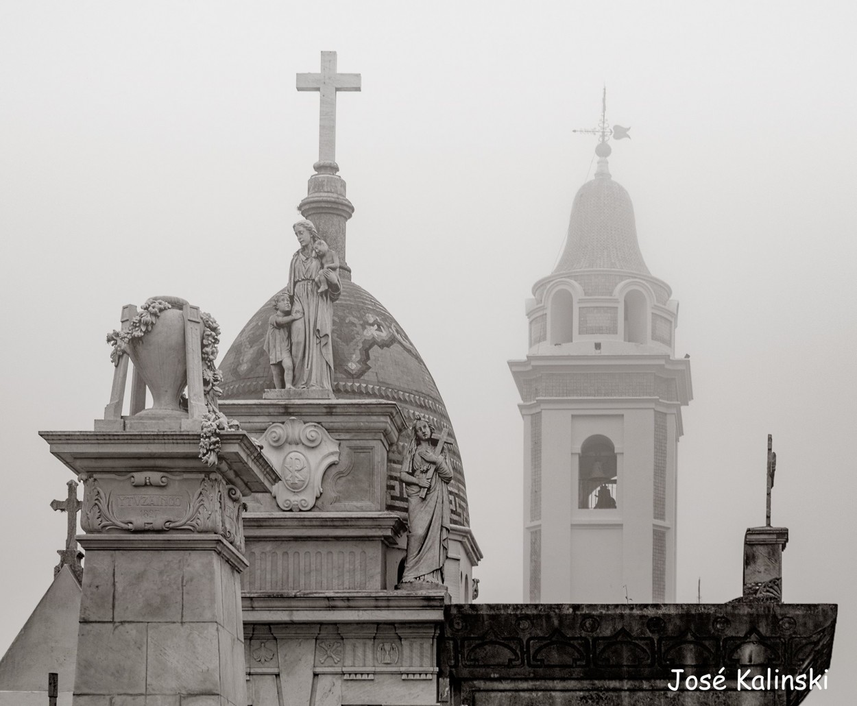 "Cupulas de Recoleta" de Jose Carlos Kalinski