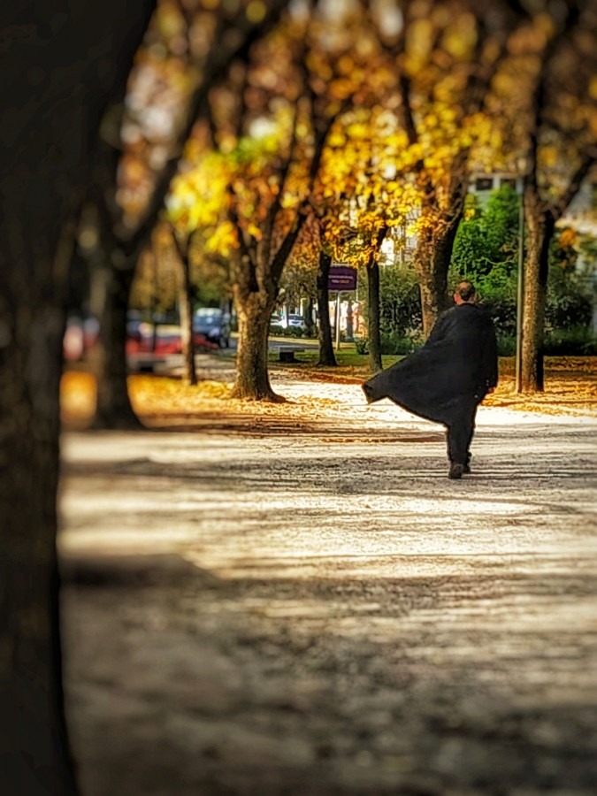 "El hombre del sobretodo" de Angela R. Bartoli