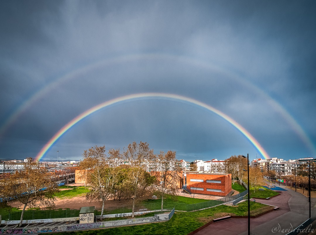 "Somewhere Over the Rainbow" de David Roldn