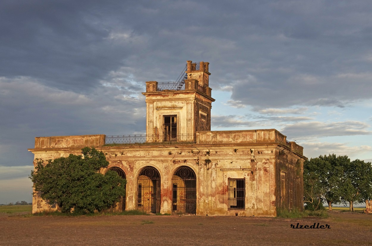 "El Monastery" de Ricardo Luis Zedler