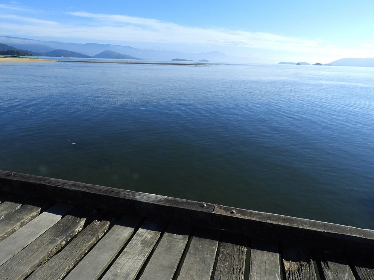 "O amanhecer na Baa de Paraty e suas guas......." de Decio Badari