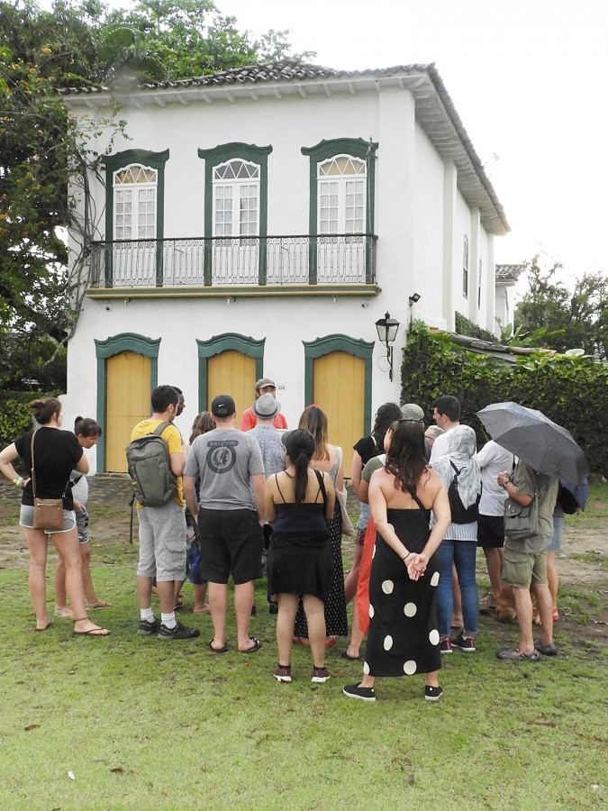 "Esperando um prncipe e fotgrafo tambm." de Decio Badari