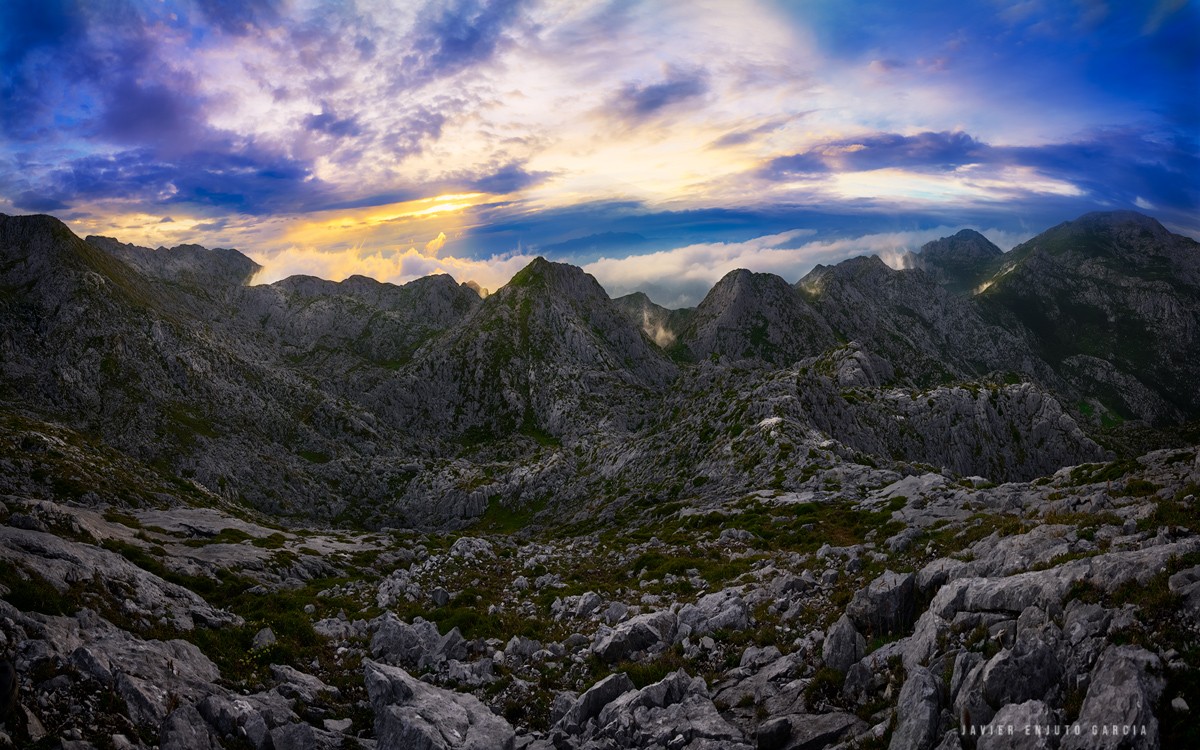 "Picos de Europa (Atardecer)" de Javier Enjuto Garcia