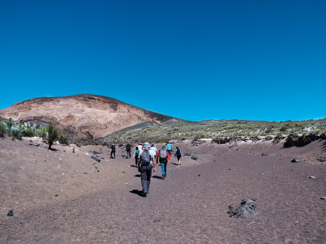 "` TREKKING AL VOLCAN MALACARA." de Graciela Larrama