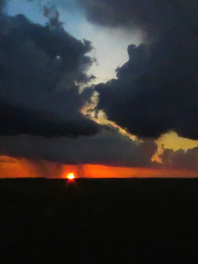 "Atardecer tormentoso" de Marcela Vargas