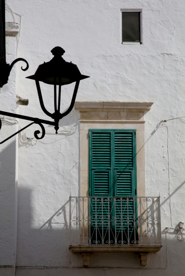 "Un balconcito." de Francisco Luis Azpiroz Costa