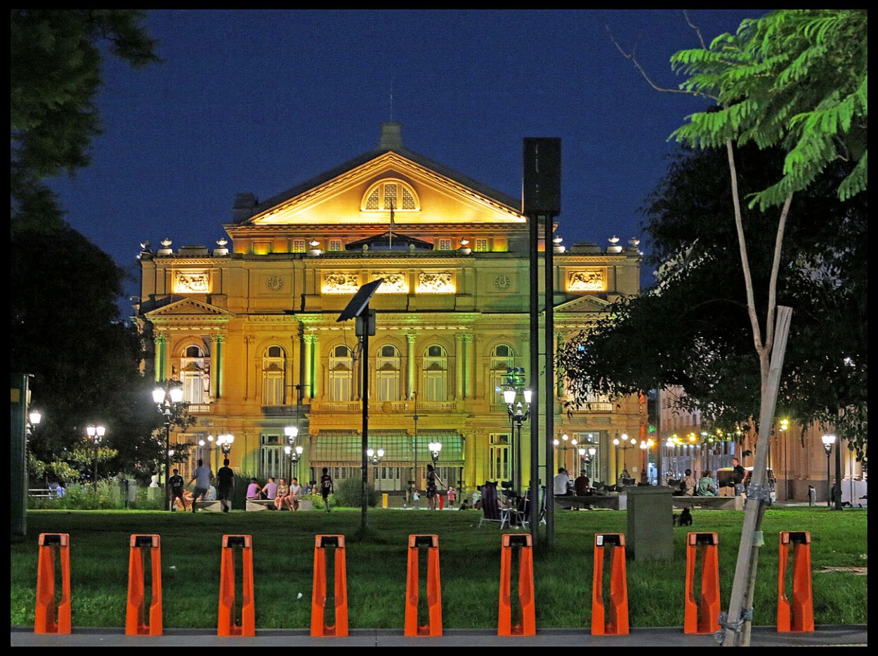 "Colon nocturno" de Jorge Vicente Molinari