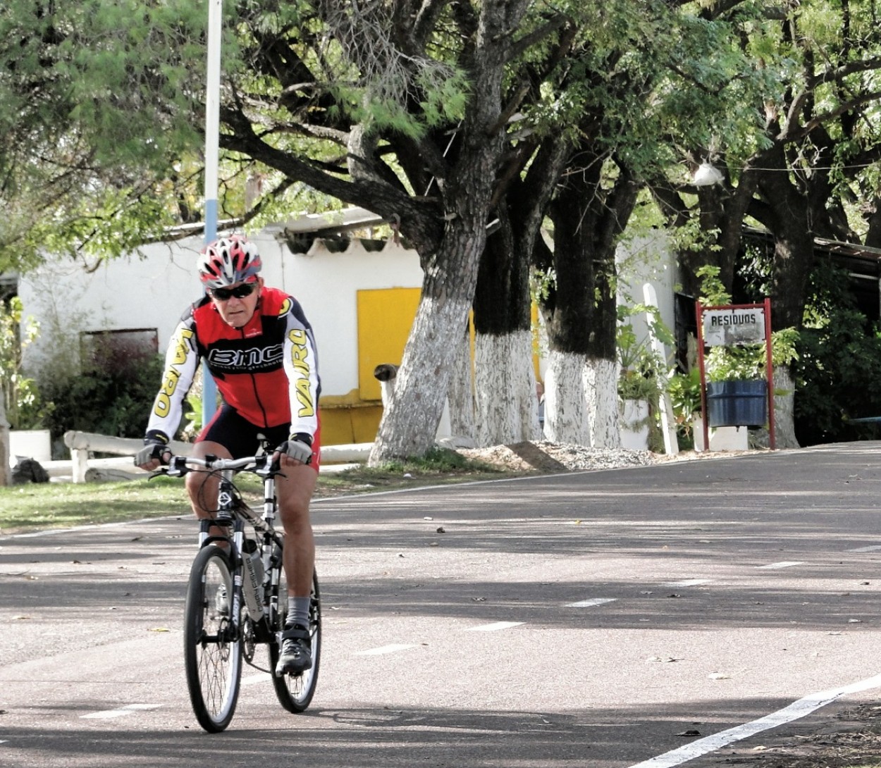 "Ciclista solitario" de Jorge Carlos Tarditi (carlos)