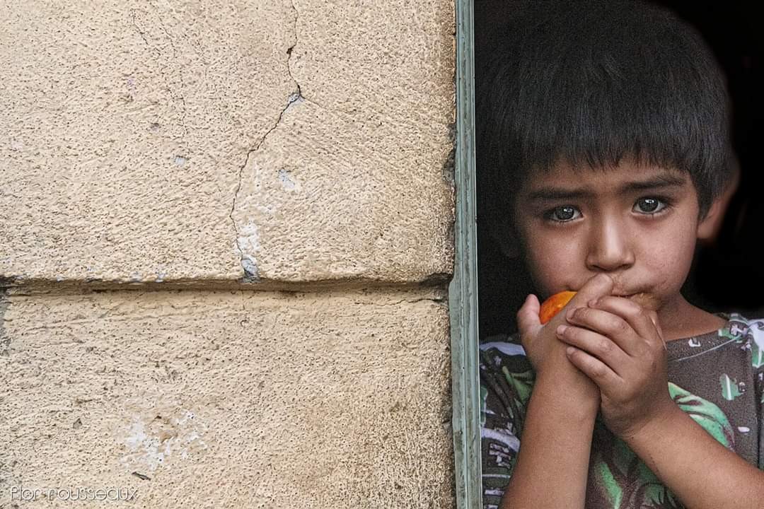 "Ojos Negros..." de Mara Florencia Rousseaux (flor)