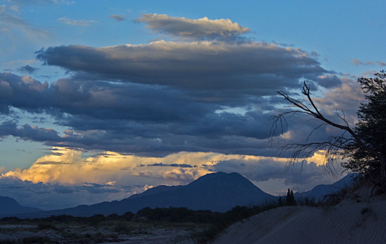 "Atardecer en Colalao del Valle-Tucuman" de Raquel Perazo