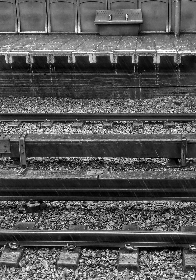 "Lluvia en el anden`" de Roberto Guillermo Hagemann