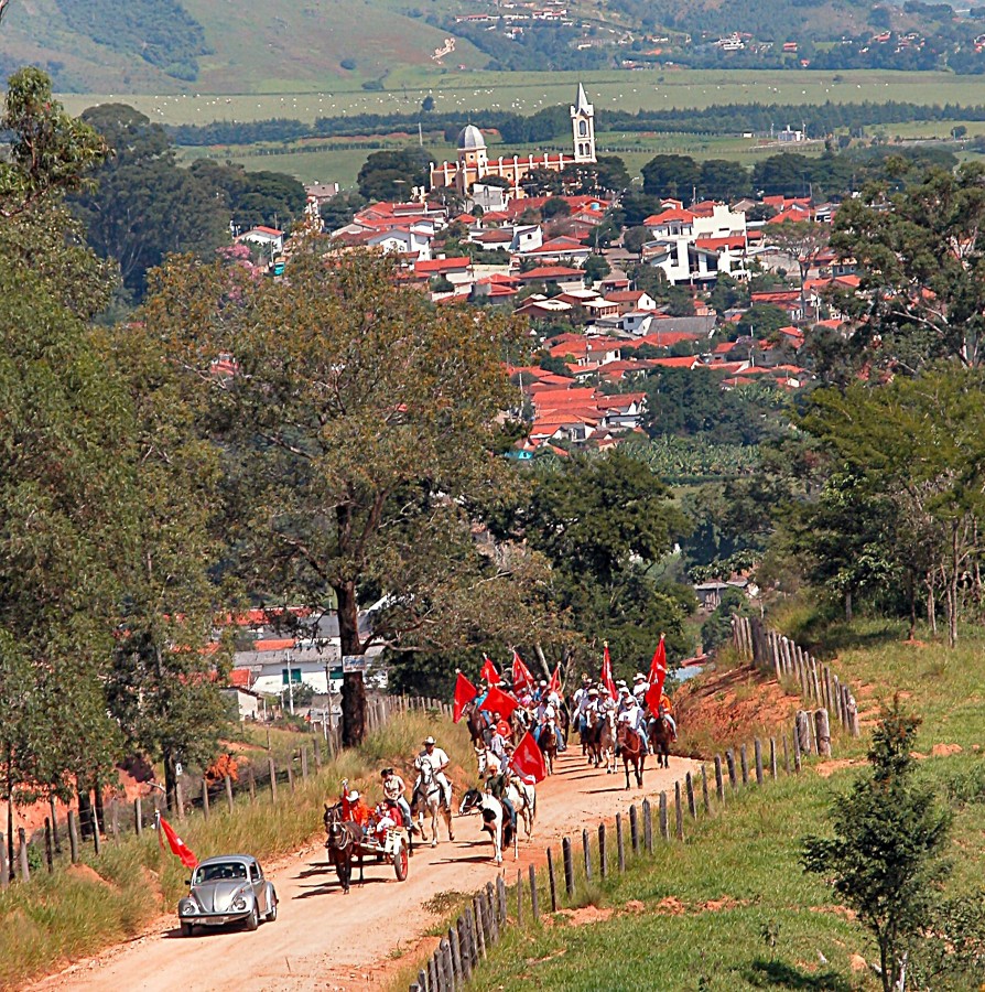 "Cavalgadas do Divino Espirito Santo aqui......" de Decio Badari