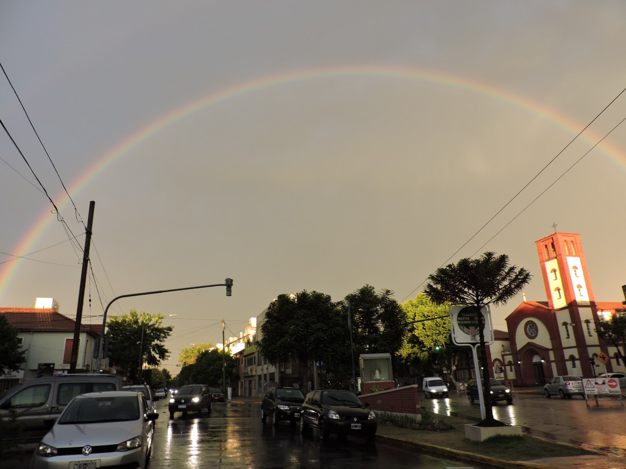 "Eran los das del arco iris..." de Eduardo Torramorell