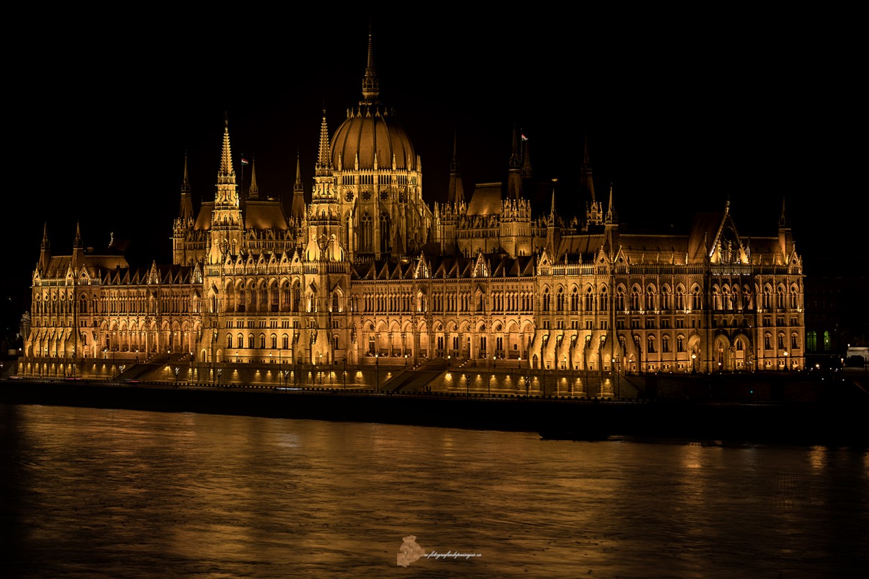 "El Parlamento" de Enrique Serrano