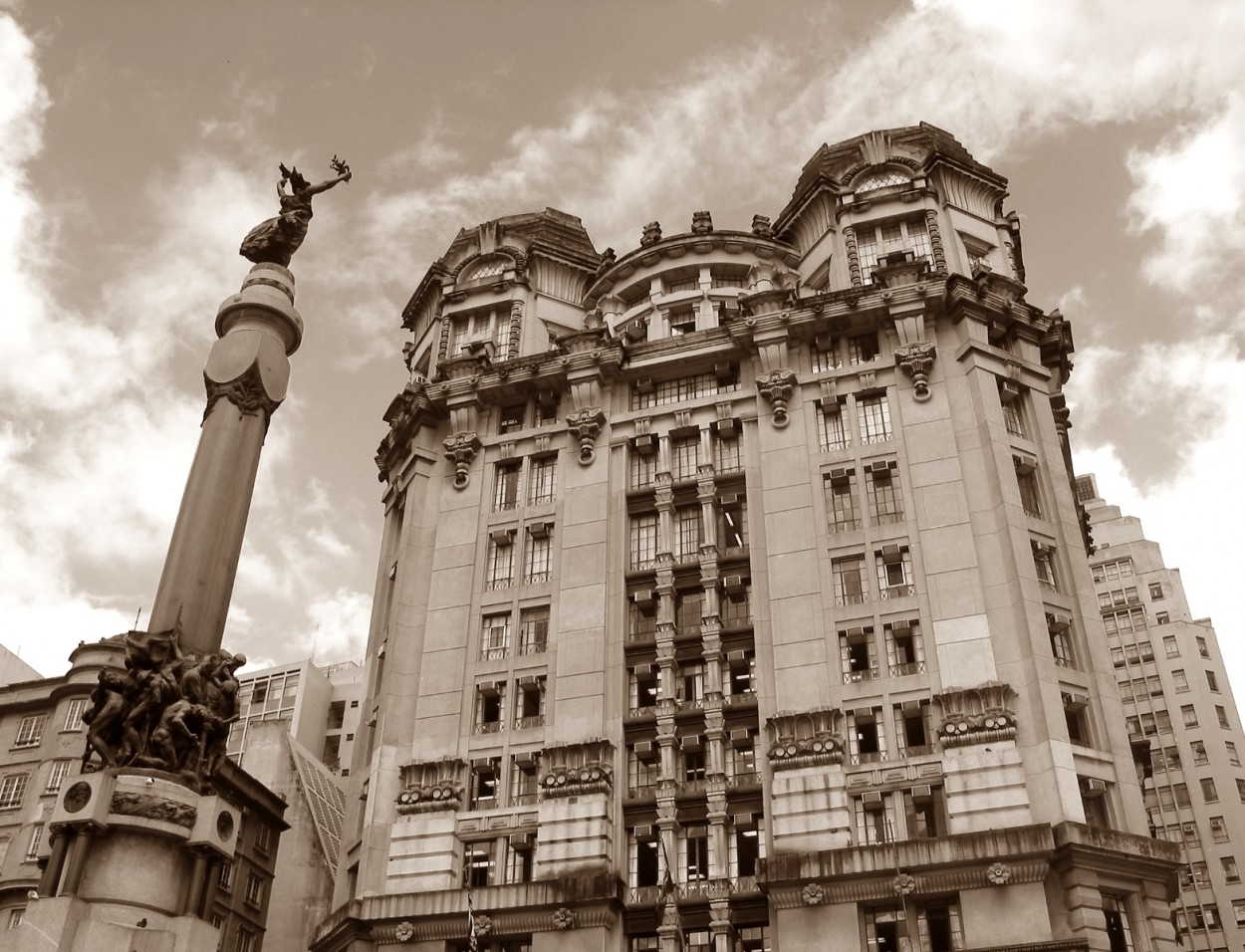 "MONUMENTO GLRIA IMORTAL AOS FUNDADORES,,,,,,," de Decio Badari