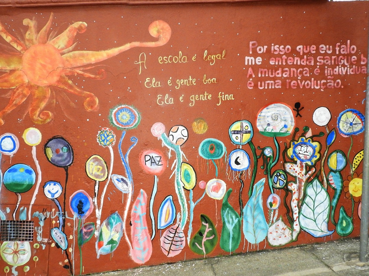 "Mural da Escola Terra Brasil em Atibaia S.P." de Decio Badari