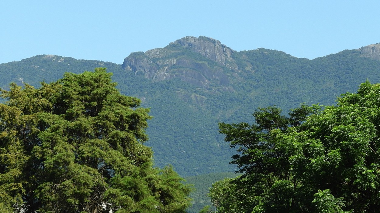 "Joanpolis, onde as montanhas so azuis!" de Decio Badari