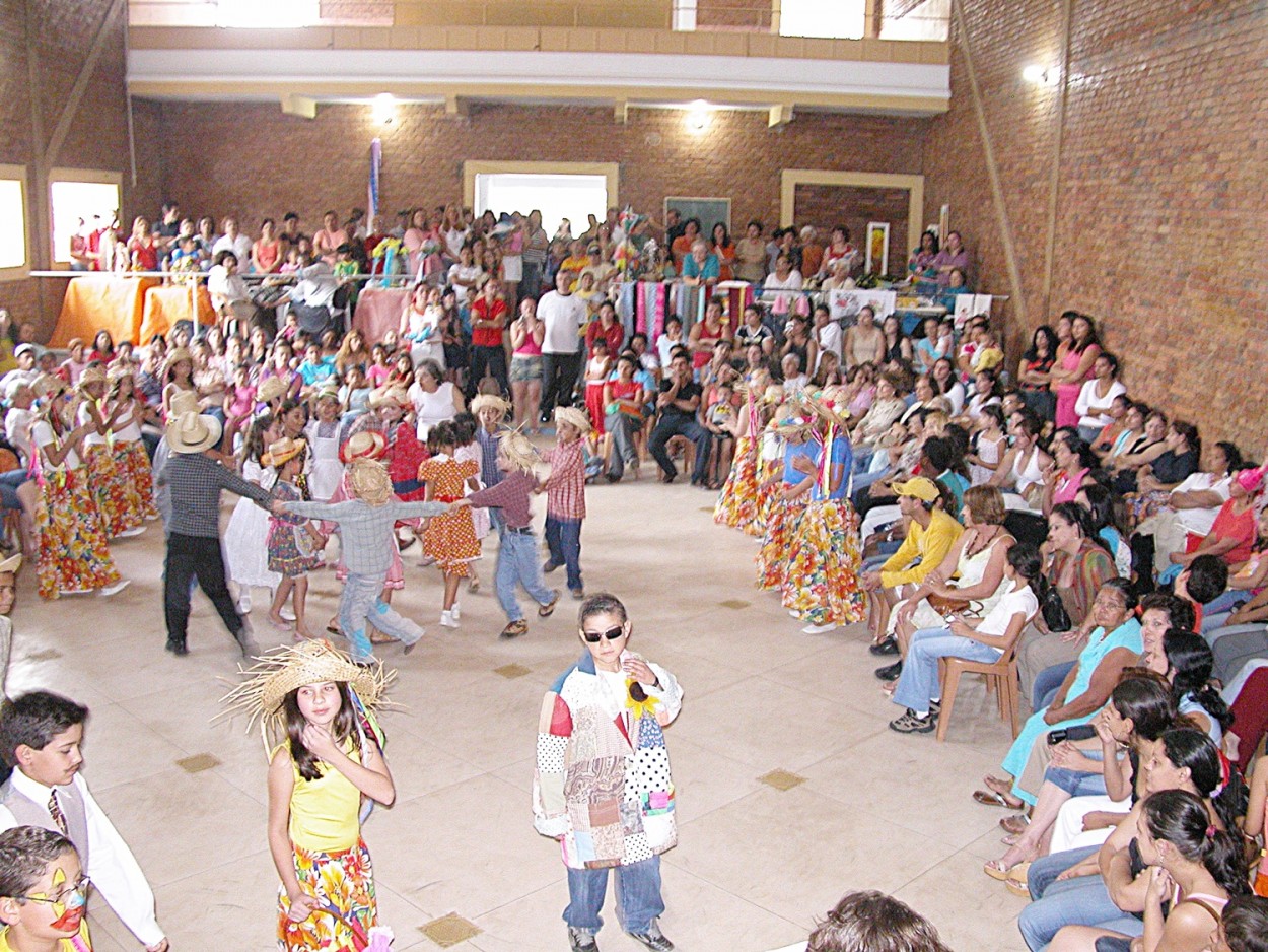 "Festas, festinhas e festana no arrai!" de Decio Badari