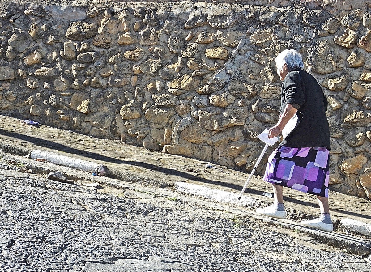 "A vida dura de quem mora nas periferias." de Decio Badari