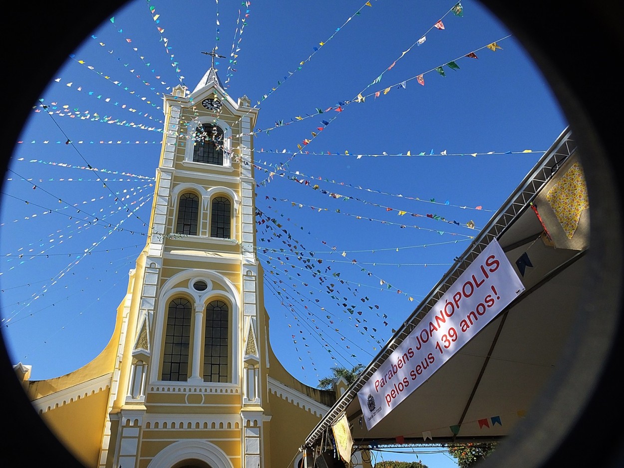 "Mais um aniversario da minha cidade,parabns!" de Decio Badari