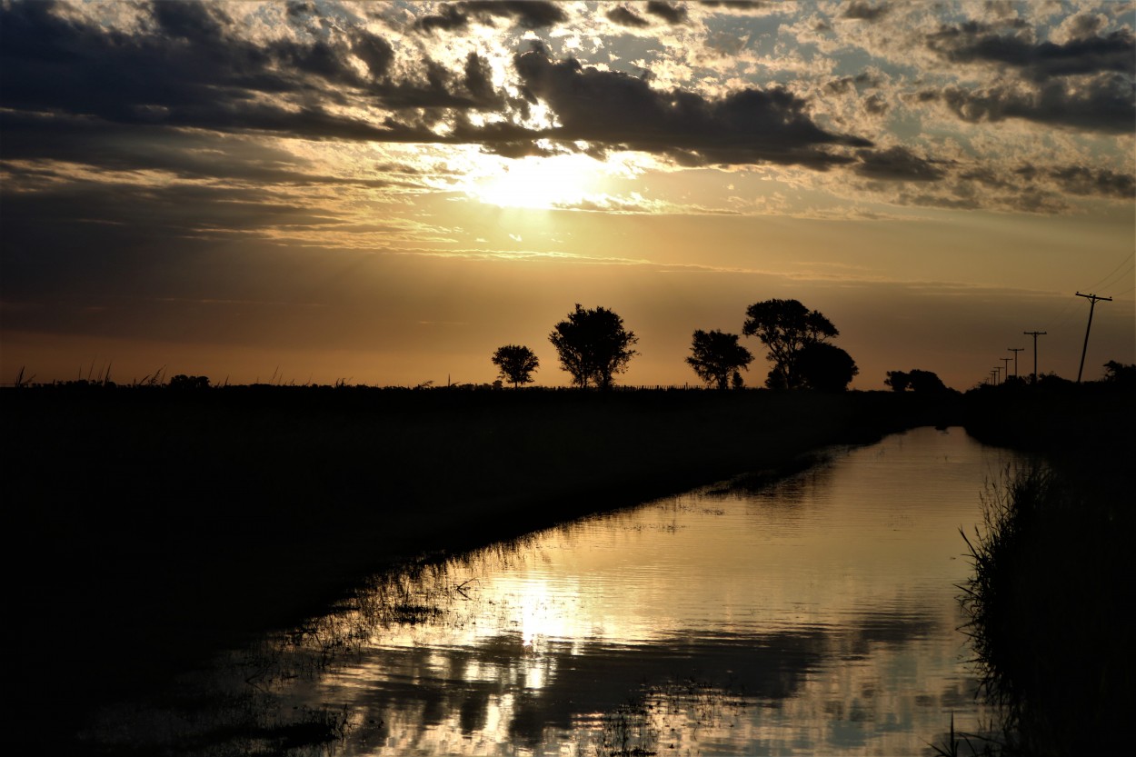 "Atardecer con calden" de Rubn Alejandro Yonzo