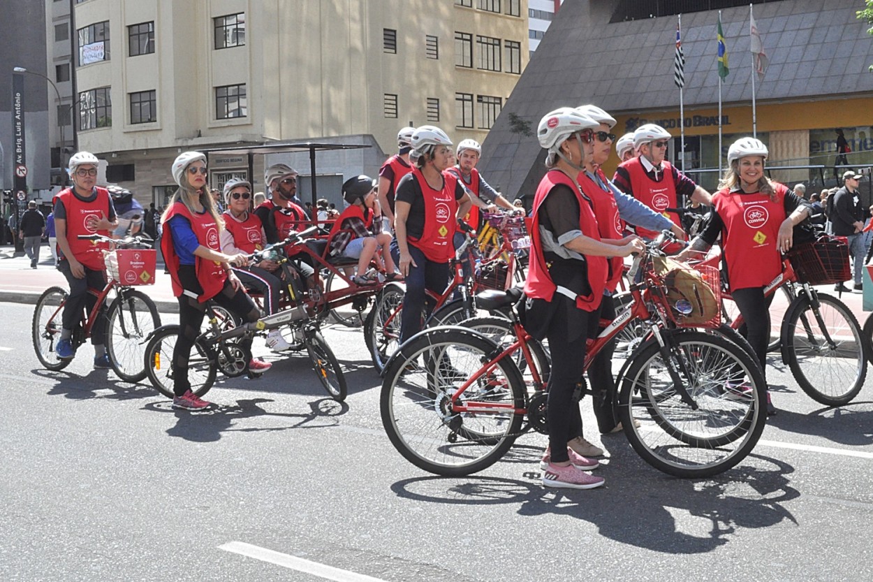 "Vamos pedalar, quem no pedala, despedala!" de Decio Badari