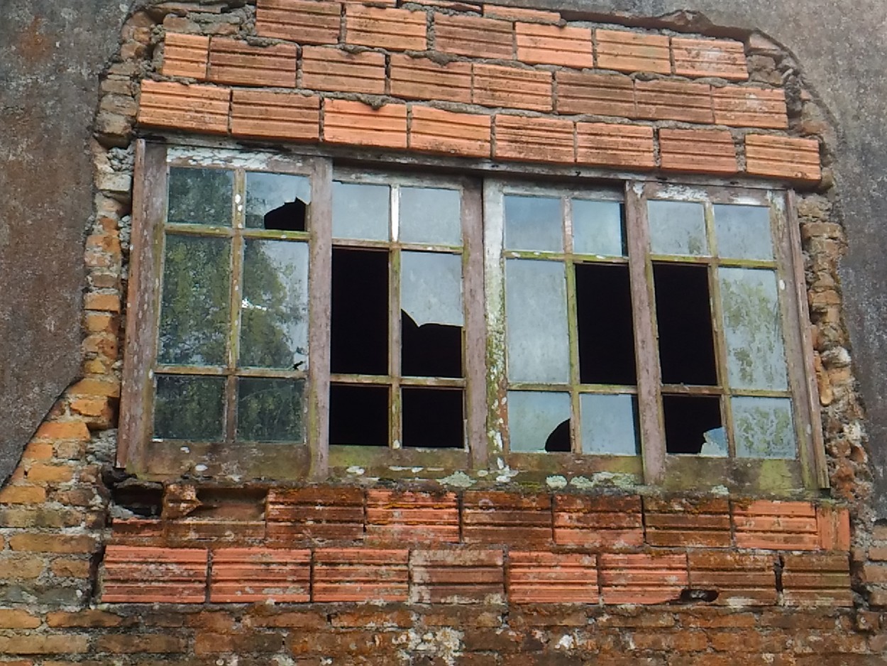 "Resistindo ao tempo que vai passando." de Decio Badari