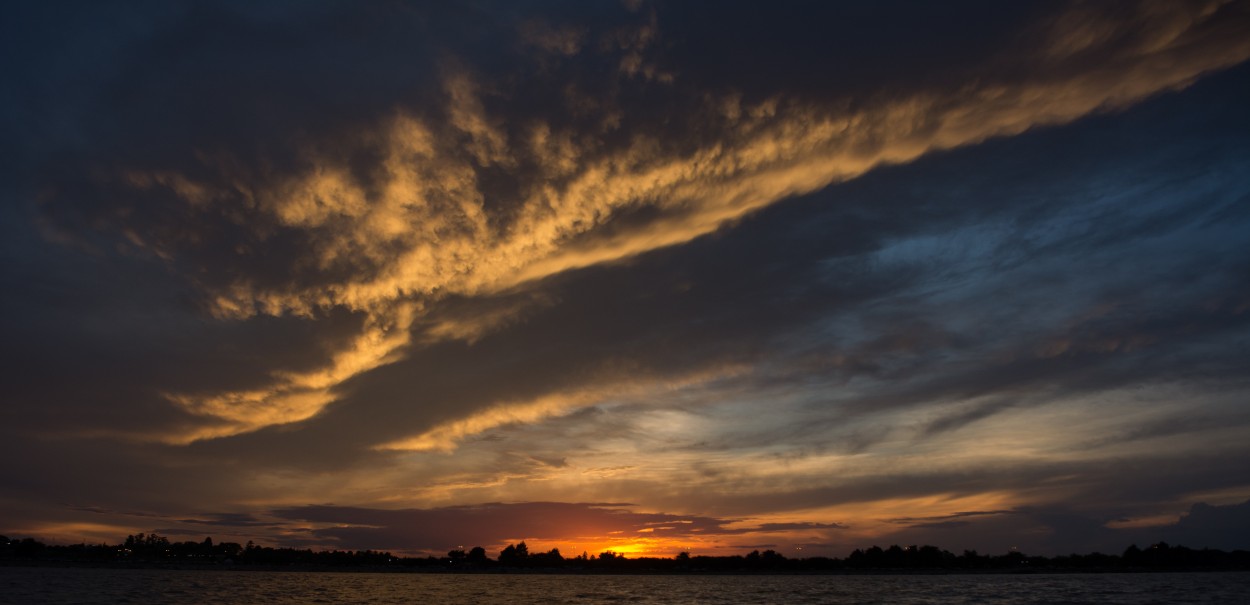 "Atardecer entrerriano" de Alberto Moreno