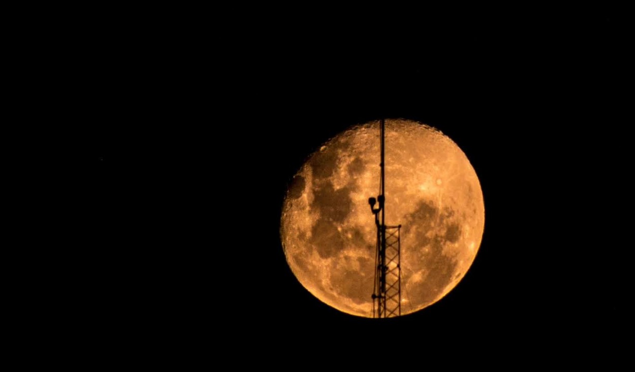 "Quien puso una escalera hacia la luna?" de Cristian David Del Valle Barizone