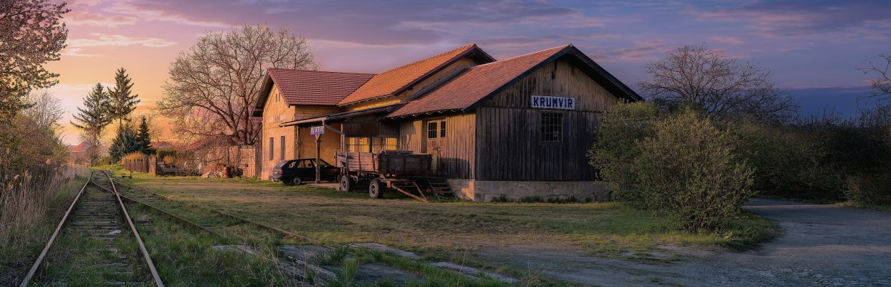 "La vieja estacion" de Eduardo Jurcak