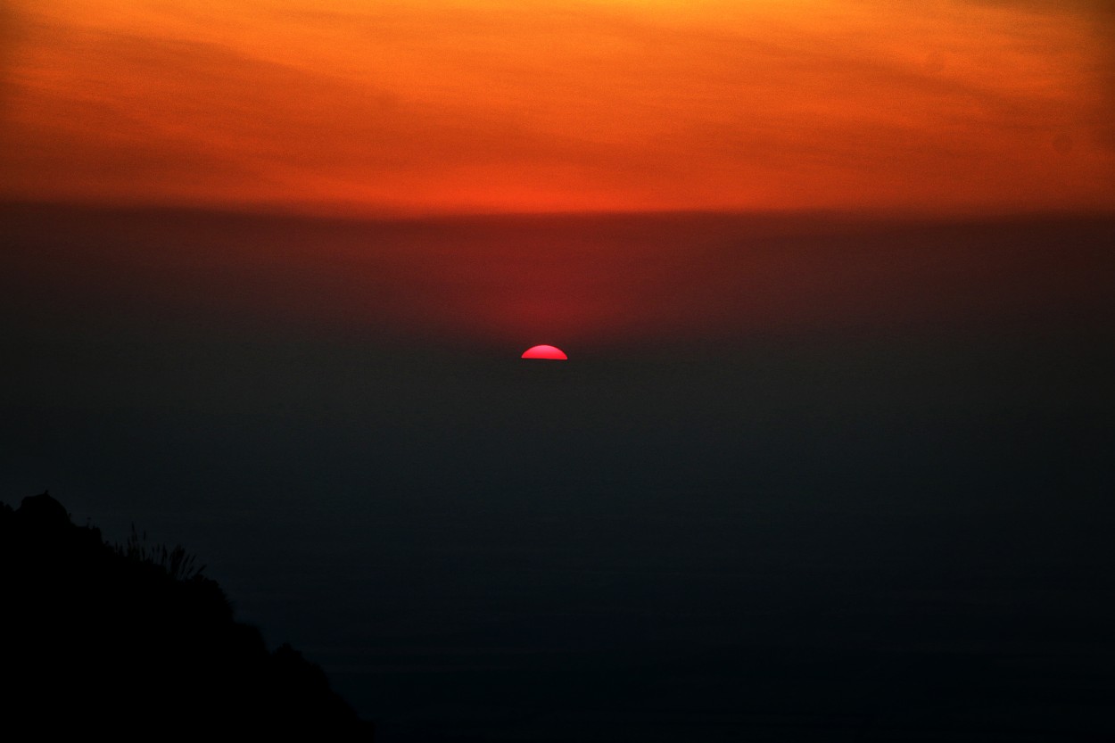 "Adios, adios, se esconde el sol..." de Juan Carlos Barilari