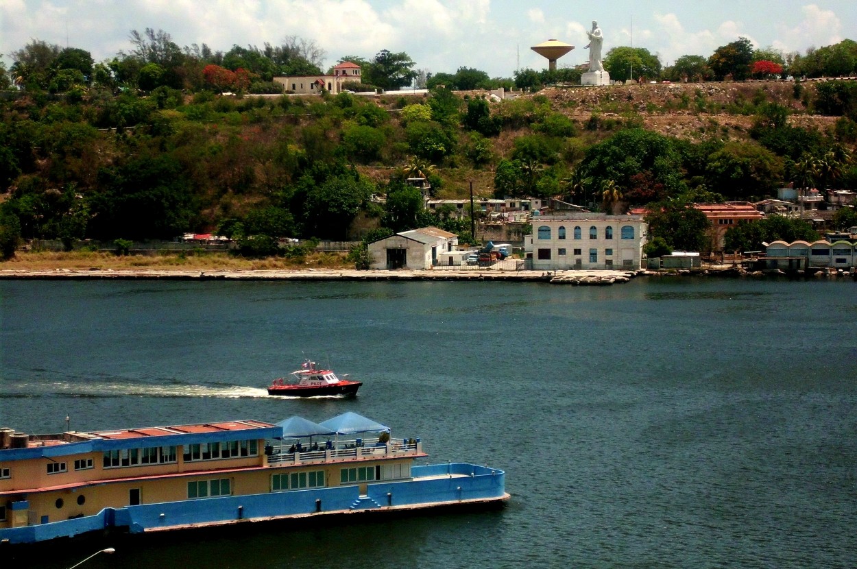 "Baha de La Habana, entre las grandes del Mundo" de Lzaro David Najarro Pujol