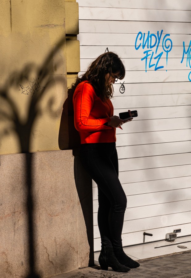 "La chica del jersey rojo" de Carmen Roig Valverde