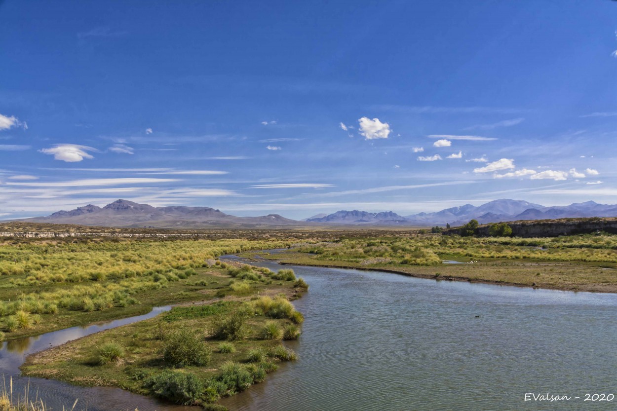 "A lo lejos... la cordillera de los Andes" de Eduardo Valsangiacomo