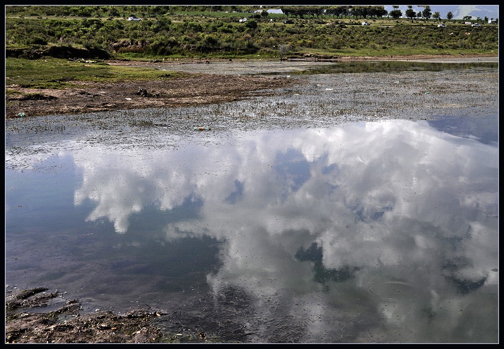 "` El dia que el cielo bebio en el Lago `" de Ruben Perea