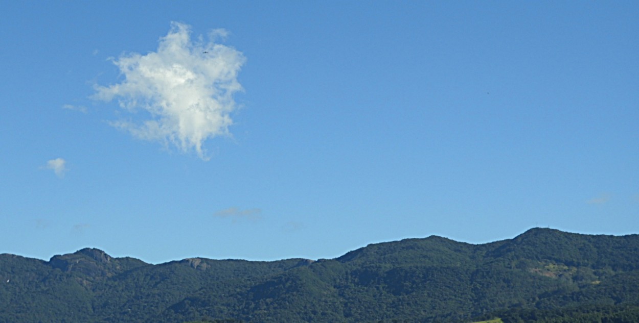 "No Outono na minha cidade as montanhas so azuis!" de Decio Badari