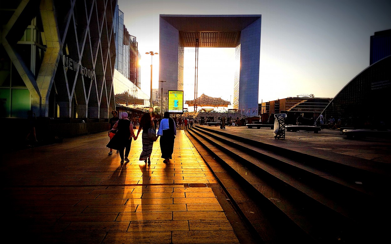 "Atardecer en La Defense" de Luis Alberto Bellini